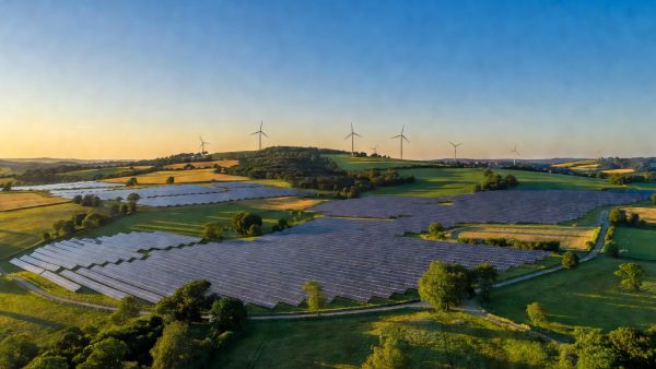 Green Hydrogen and Solar Power Lead Europe's Clean Energy Surge in 2024