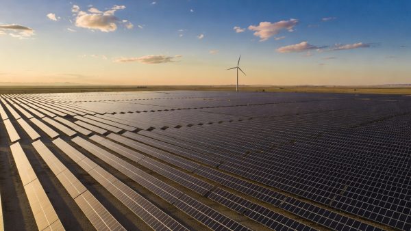Solar Overtakes Gas, Green Hydrogen Advances: The Energy Shift Accelerating in 2026